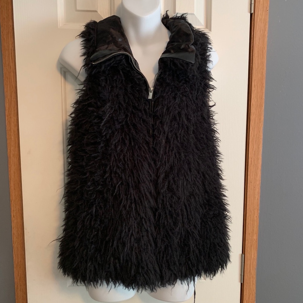 Women’s fur vest Size Medium